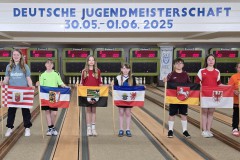 1_die-Fahnentraeger 1_die-Fahnentraeger