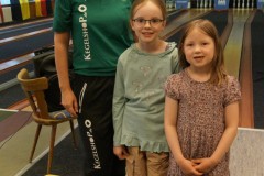 Anke-mit-den-Medaillenmaedchen