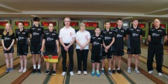 Die-Schiedsrichter-mit-Nationalteam